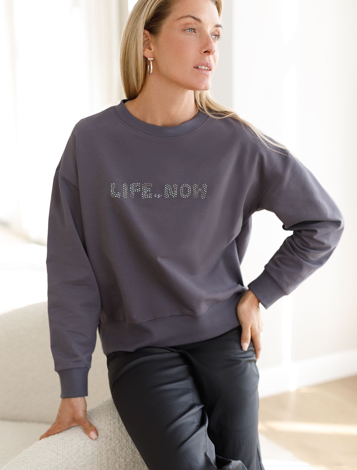 картинка Джемпер женский т.серый_life_is_now магазин Одежда+ являющийся официальным дистрибьютором в России 