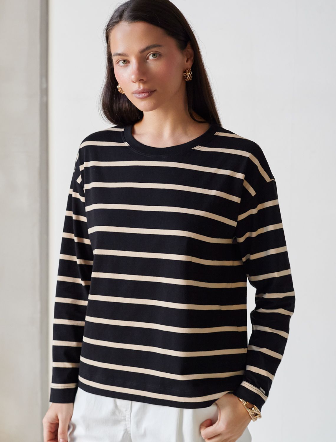 картинка Джемпер женский черный-бежевый от магазина Одежда+