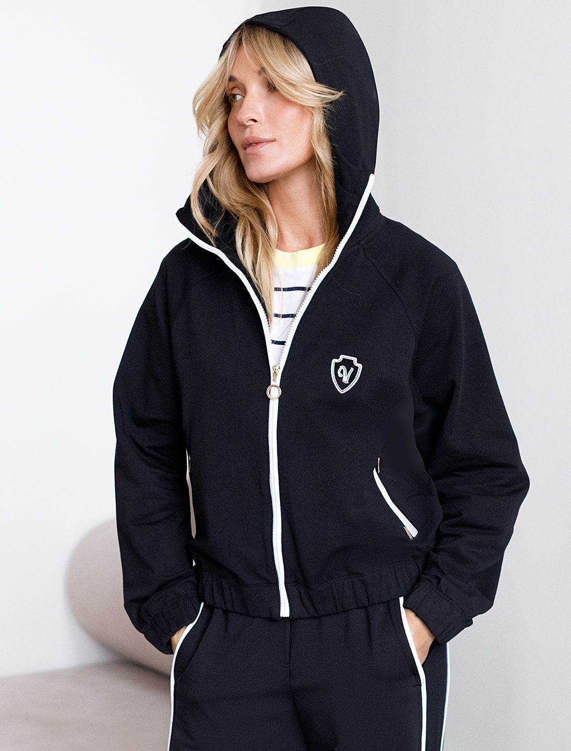 картинка Джемпер женский черный магазин Одежда+ являющийся официальным дистрибьютором в России 