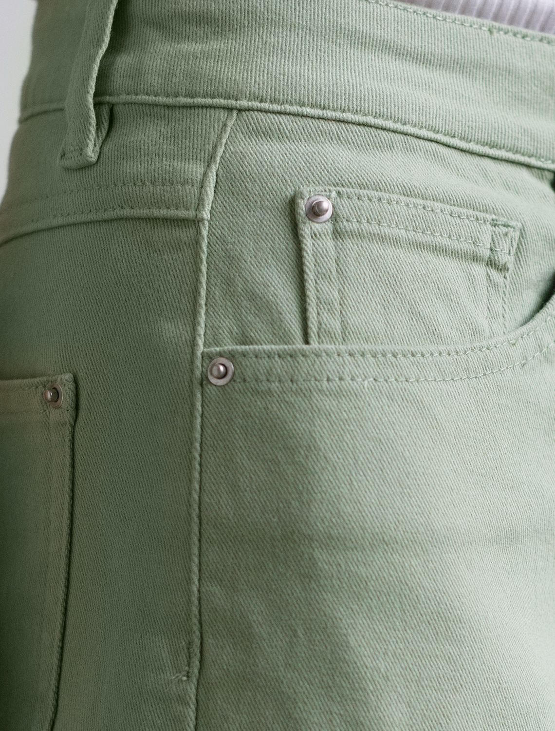 картинка Джинсы женские светло-оливковый магазин Одежда+ являющийся официальным дистрибьютором в России 