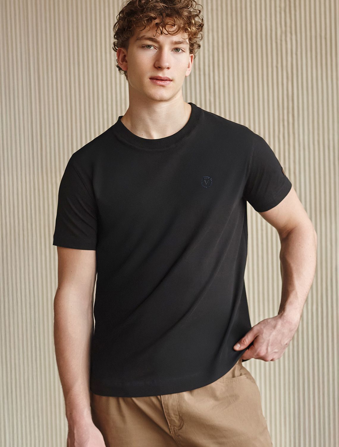 картинка Футболка мужская черный магазин Одежда+ являющийся официальным дистрибьютором в России 