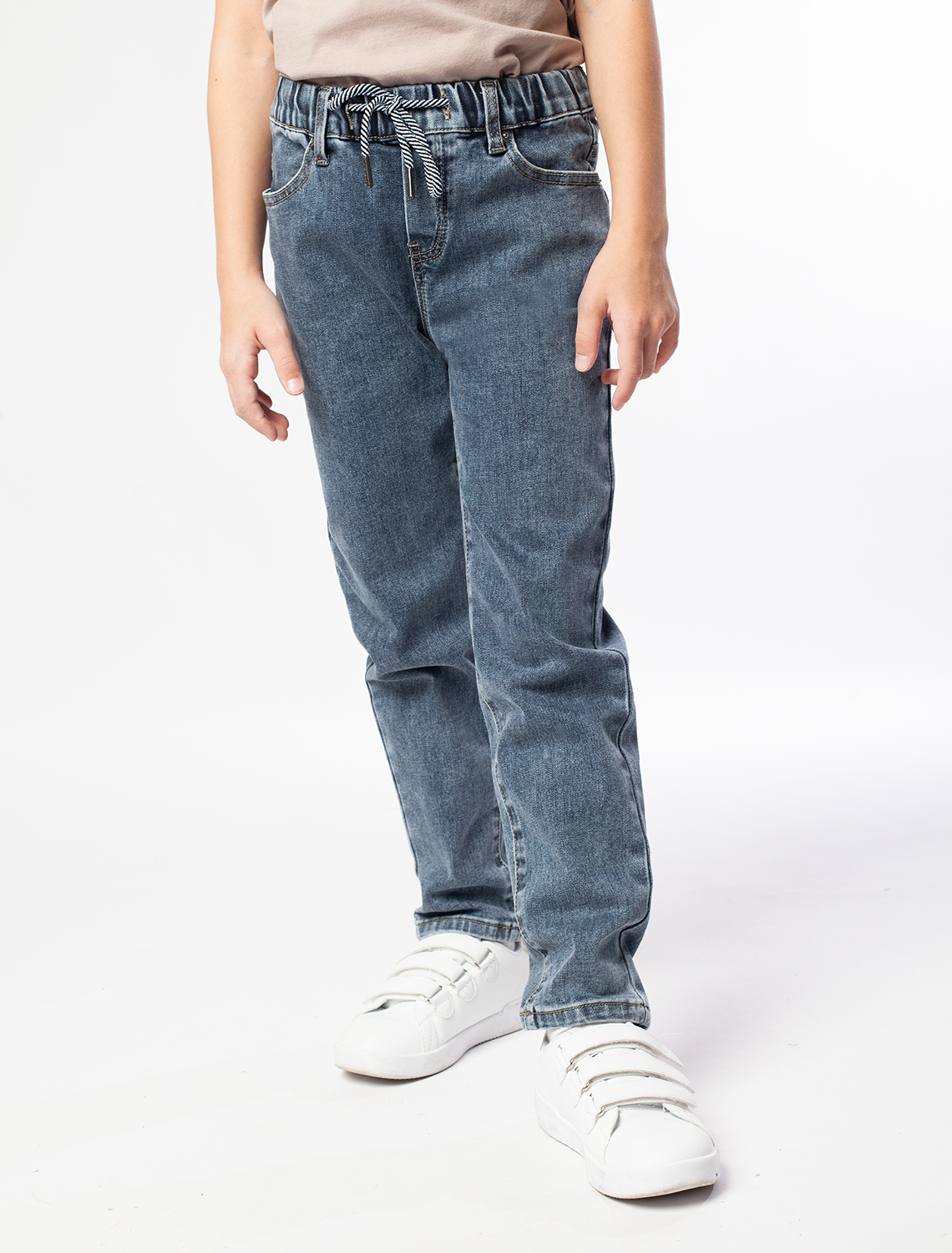 картинка Джинсы для мальчика серо-синий магазин Одежда+ являющийся официальным дистрибьютором в России 