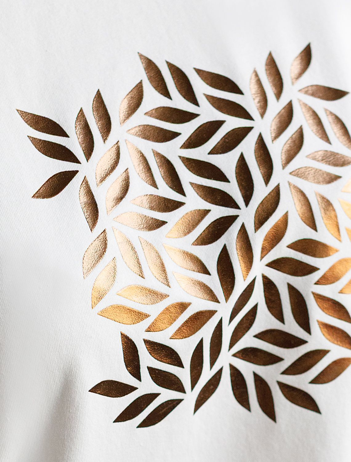 картинка Джемпер женский молочный_листья магазин Одежда+ являющийся официальным дистрибьютором в России 