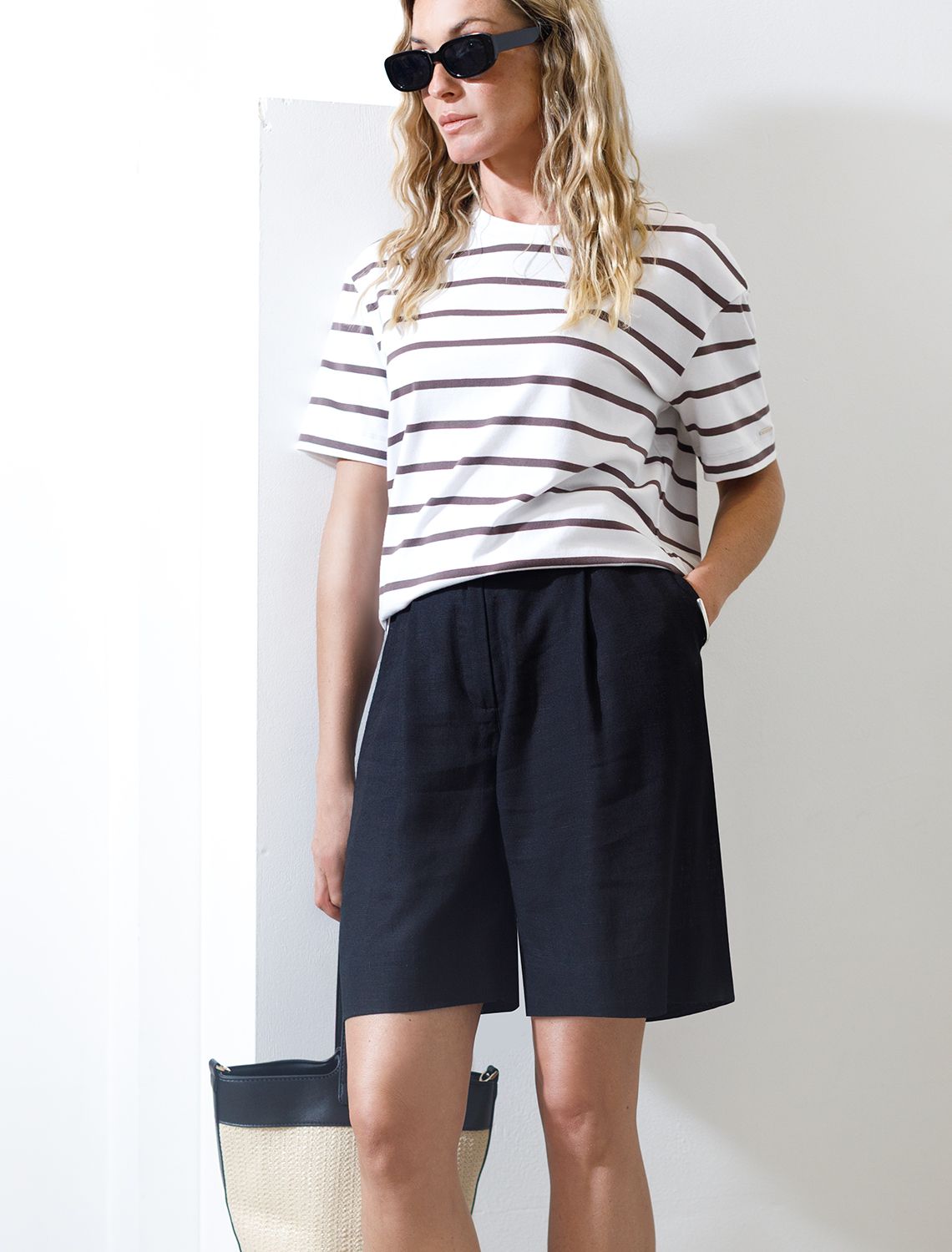 картинка Шорты женские черный магазин Одежда+ являющийся официальным дистрибьютором в России 