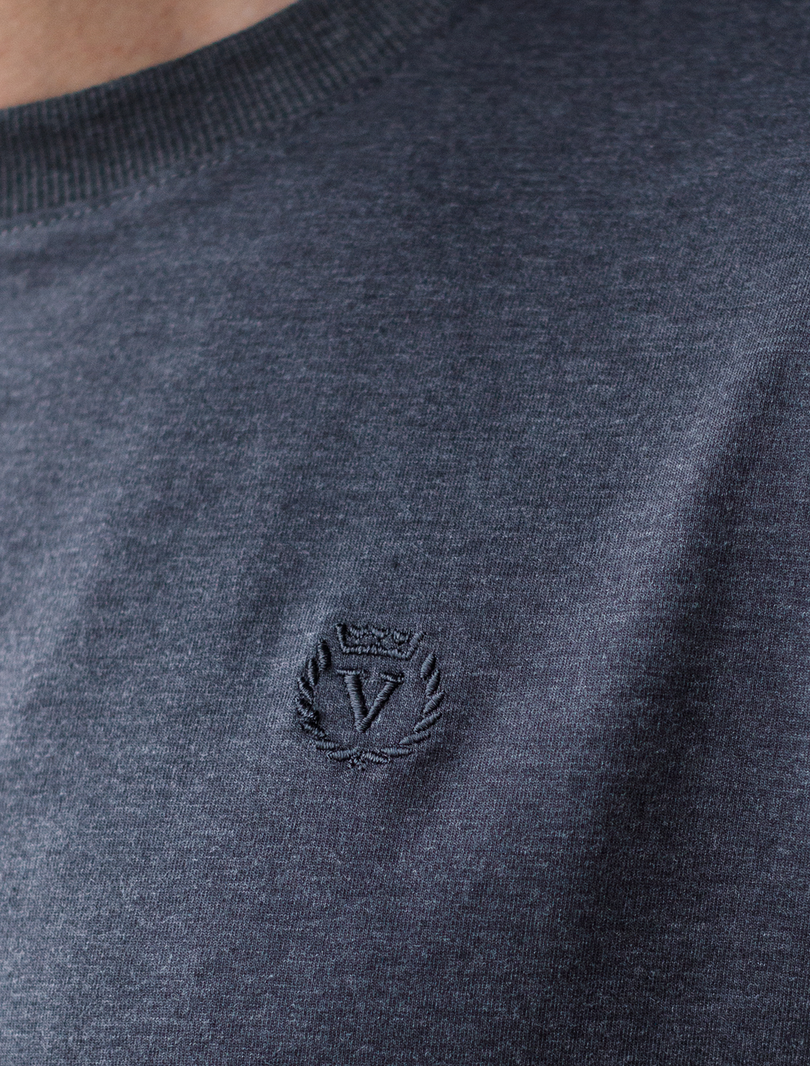 картинка Футболка мужская т.серый меланж магазин Одежда+ являющийся официальным дистрибьютором в России 