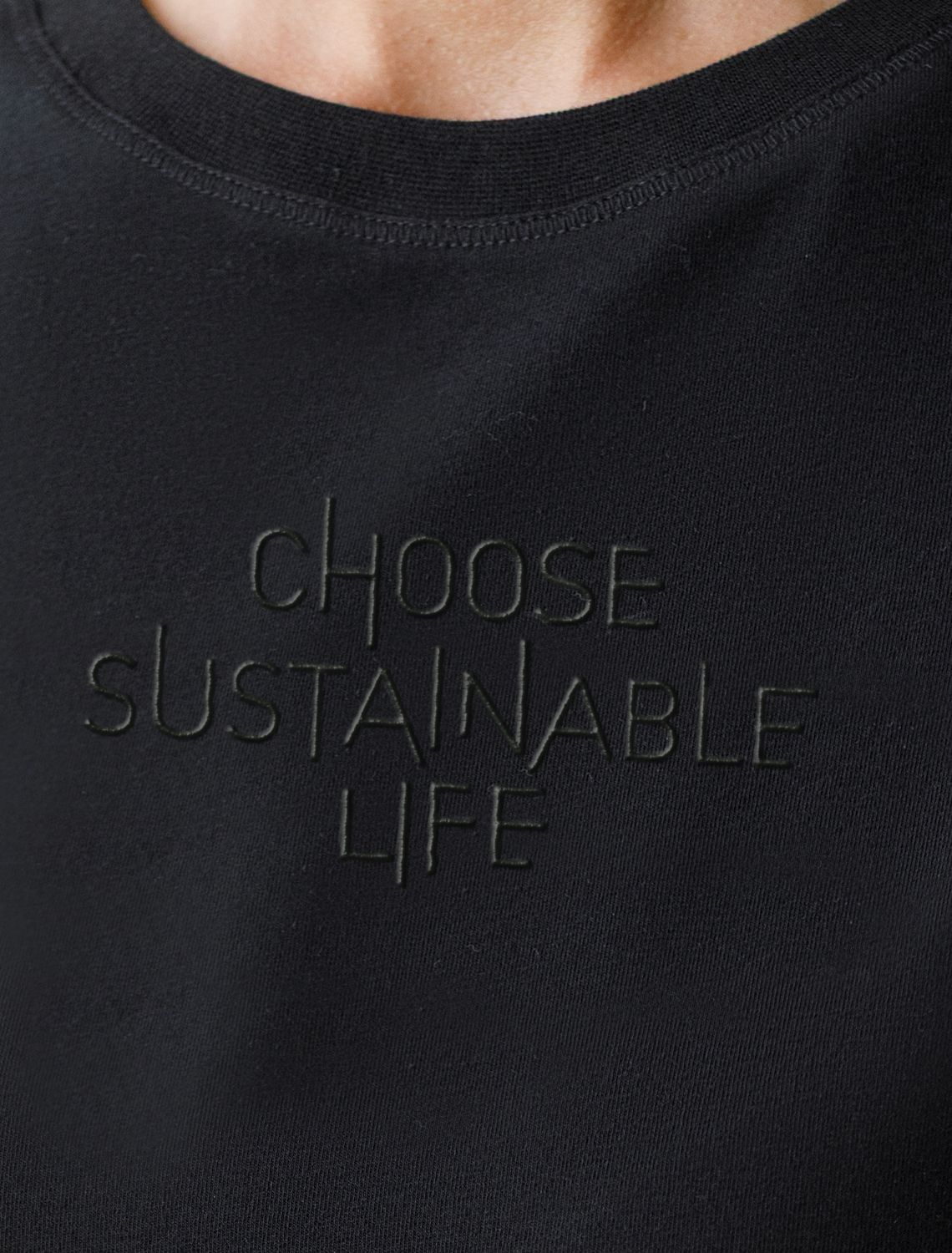 картинка Футболка женская черный_sustainable life магазин Одежда+ являющийся официальным дистрибьютором в России 