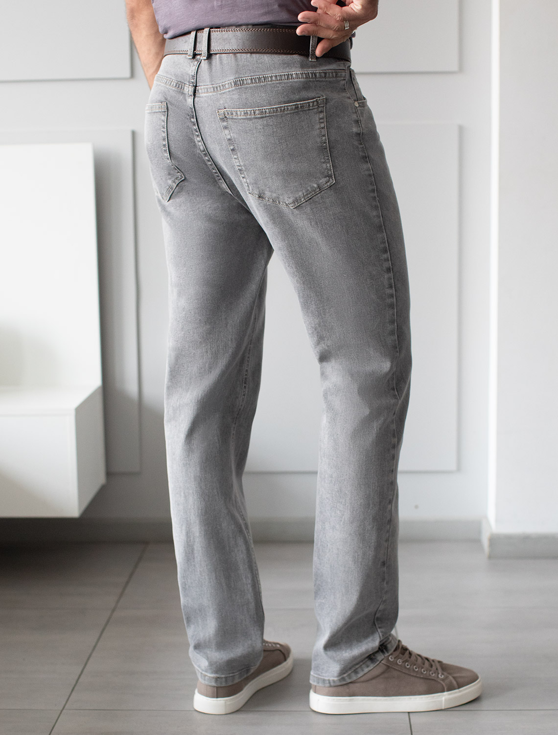картинка Джинсы мужские серый от магазина Одежда+