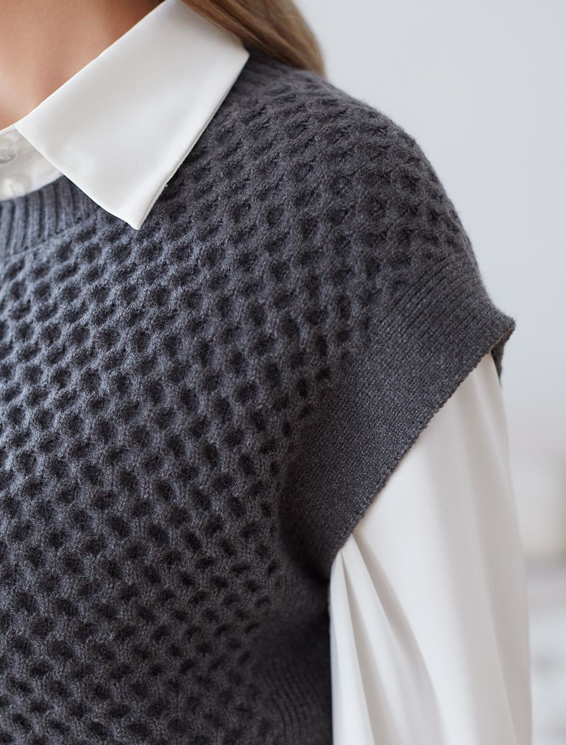 картинка Жилет женский темно-серый меланж магазин Одежда+ являющийся официальным дистрибьютором в России 