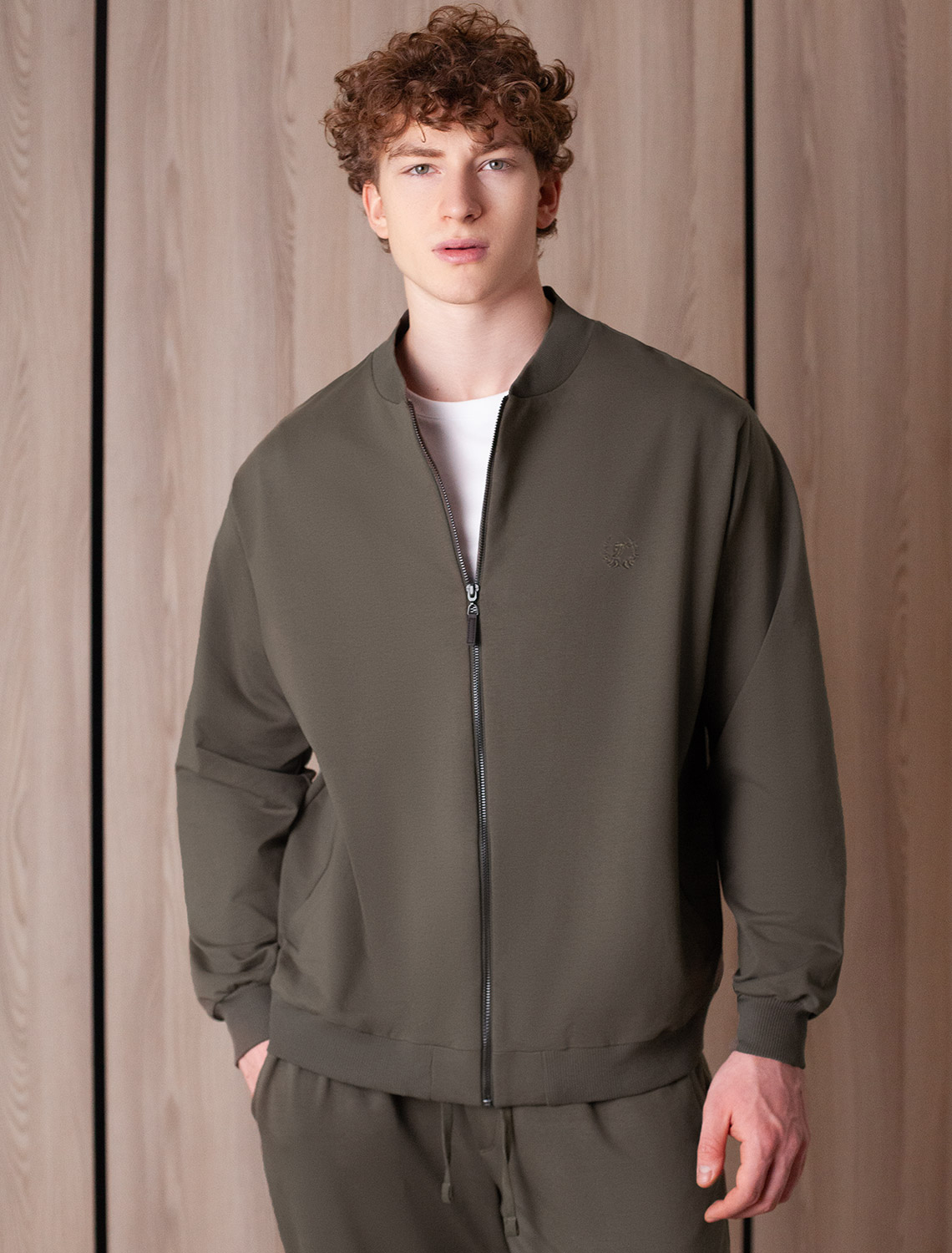 картинка Джемпер мужской хаки магазин Одежда+ являющийся официальным дистрибьютором в России 