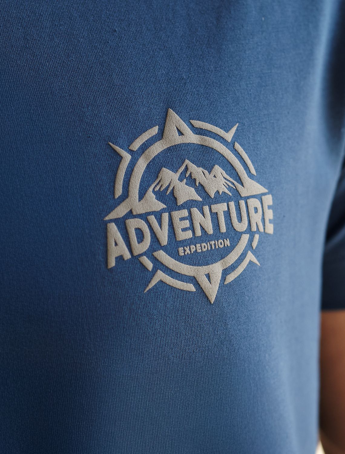 картинка Футболка мужская т.синий_adventure от магазина Одежда+