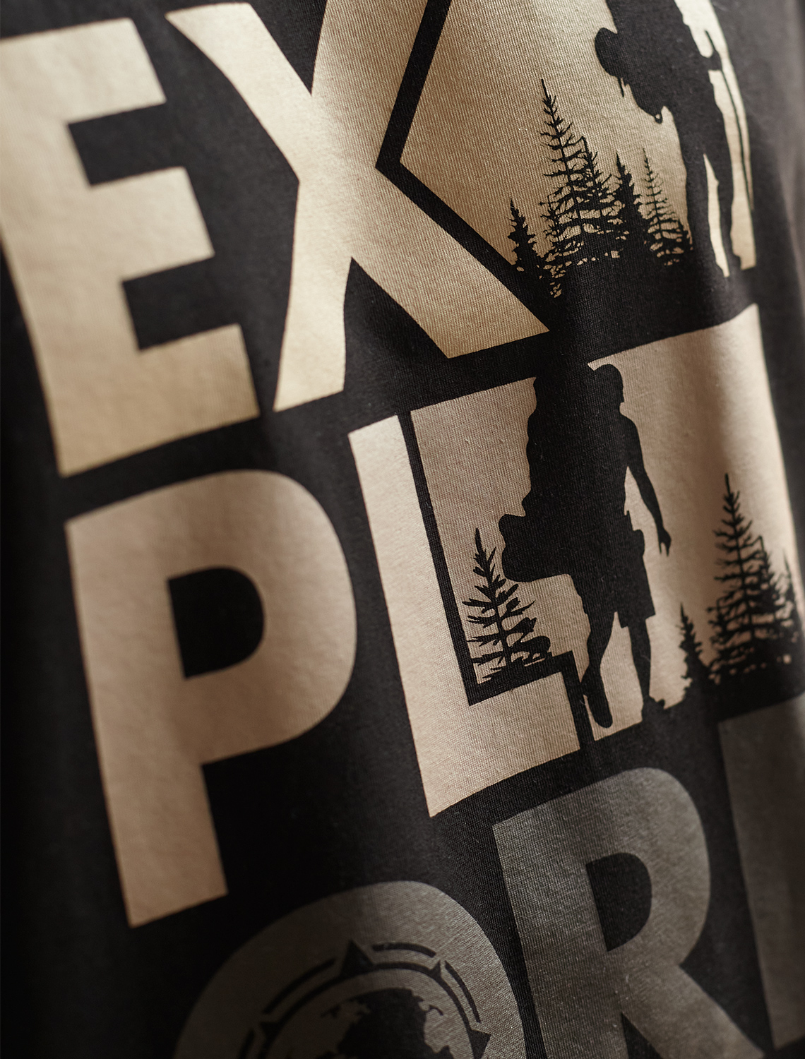 картинка Футболка мужская черный_explore магазин Одежда+ являющийся официальным дистрибьютором в России 