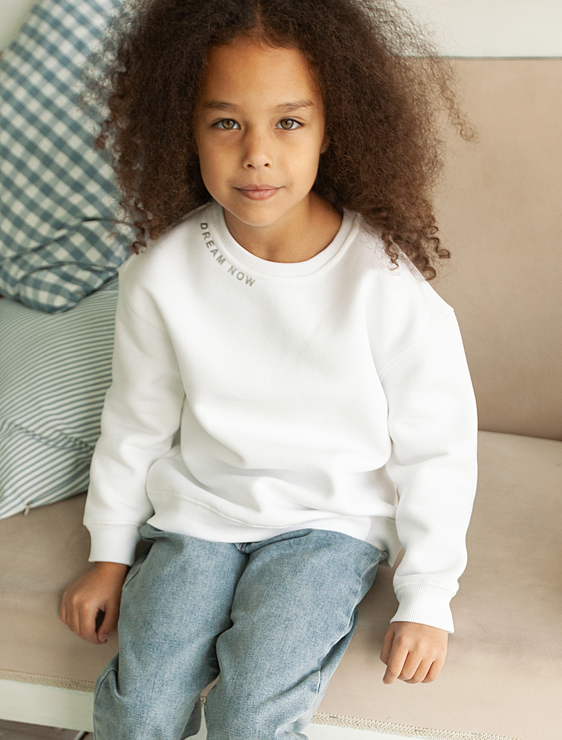 картинка Джемпер для девочки молочный магазин Одежда+ являющийся официальным дистрибьютором в России 