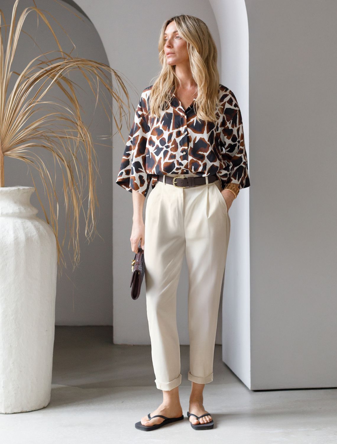 картинка Брюки женские белый магазин Одежда+ являющийся официальным дистрибьютором в России 