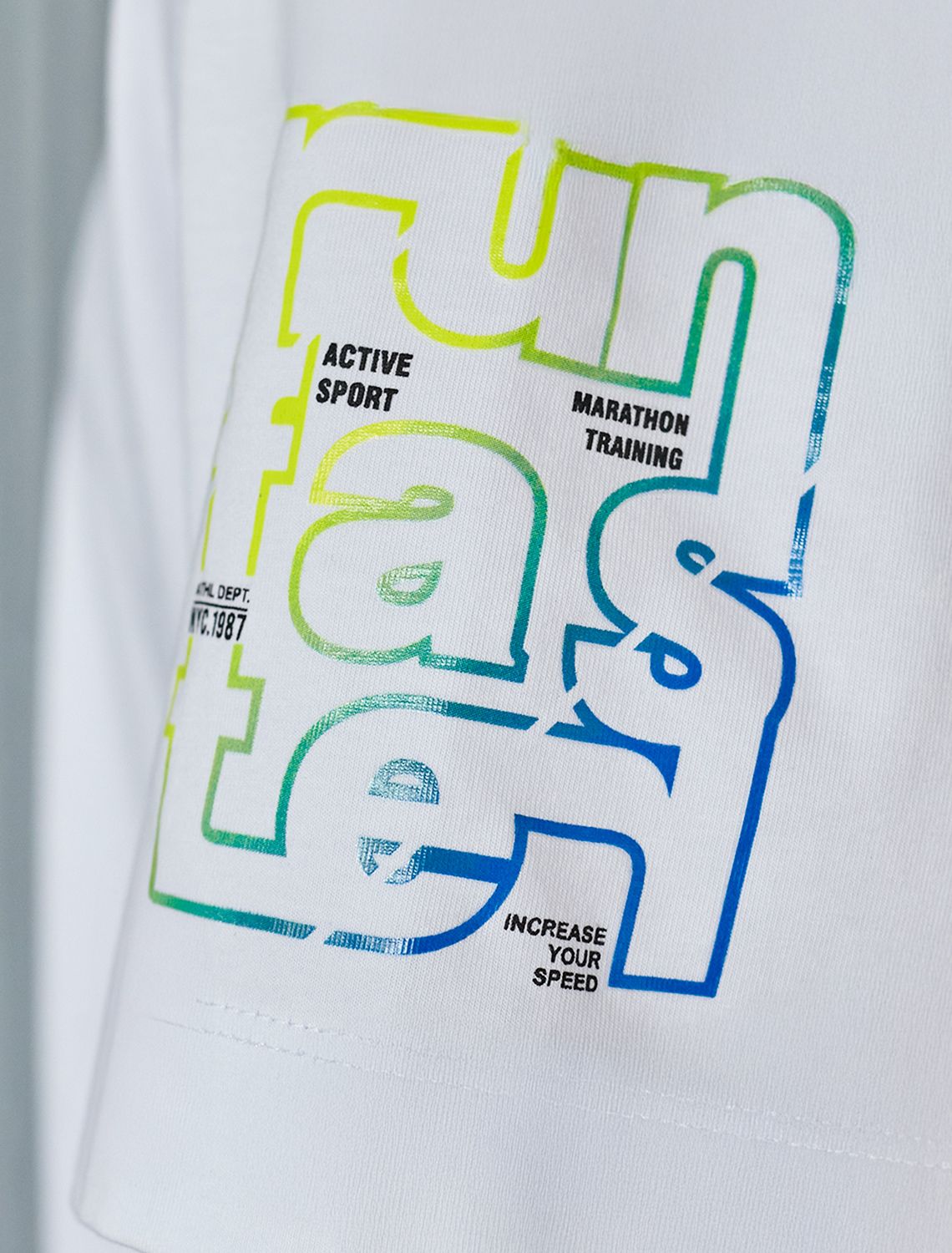 картинка Футболка мужская белый_run faster магазин Одежда+ являющийся официальным дистрибьютором в России 