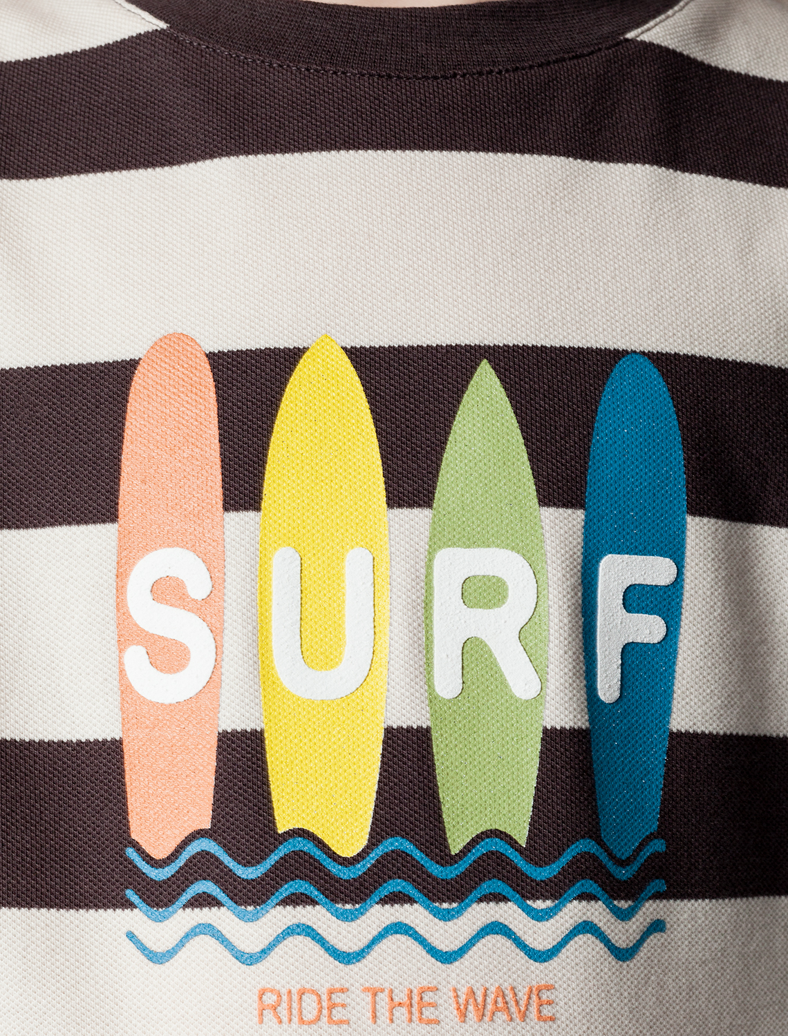 картинка Футболка для мальчика экрю-туркиш_кофе_serf магазин Одежда+ являющийся официальным дистрибьютором в России 