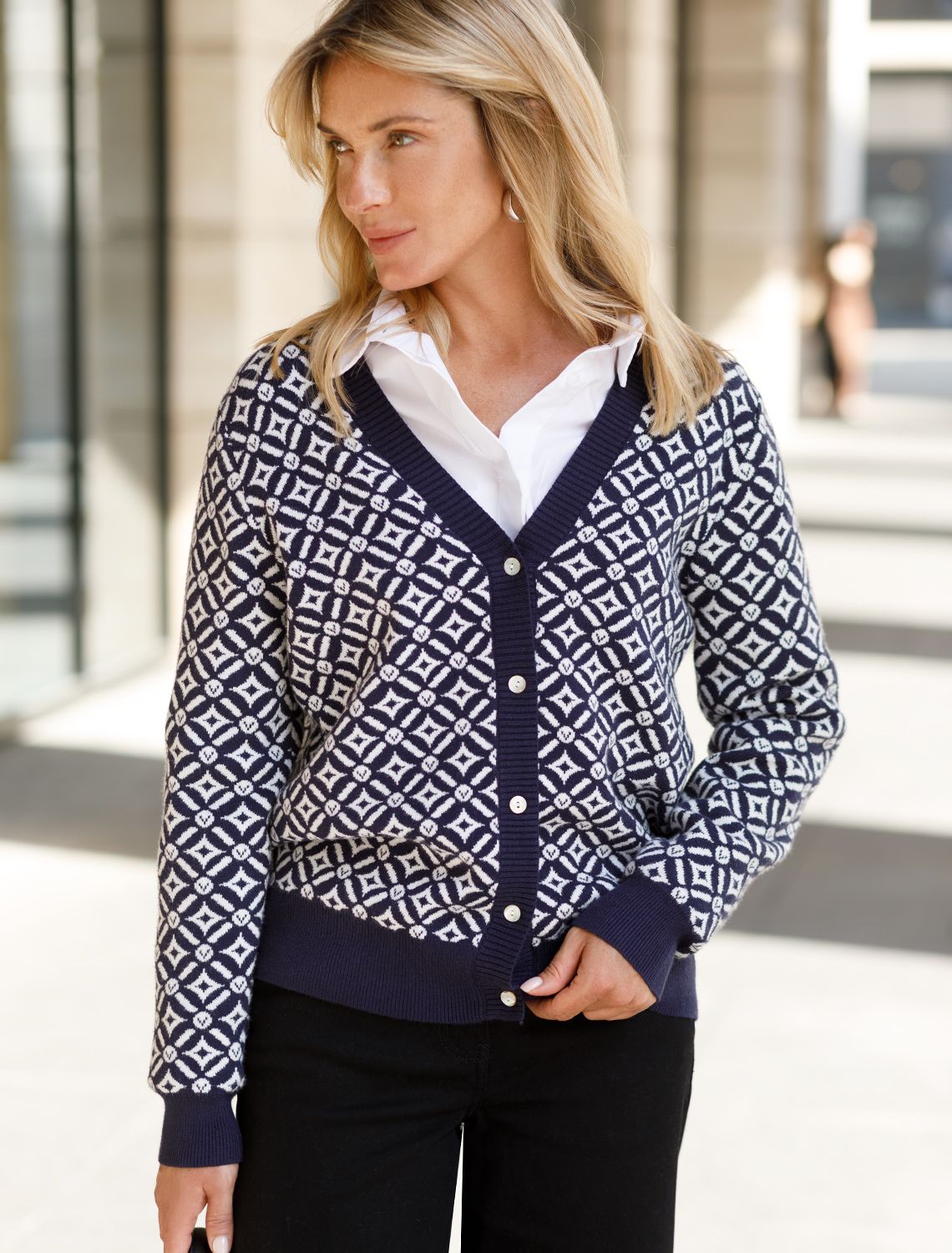 картинка Кардиган женский синий-белый магазин Одежда+ являющийся официальным дистрибьютором в России 