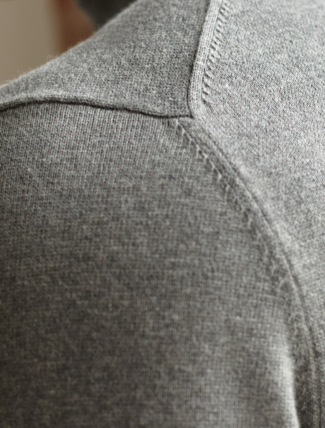 картинка Свитер мужской серый меланж магазин Одежда+ являющийся официальным дистрибьютором в России 