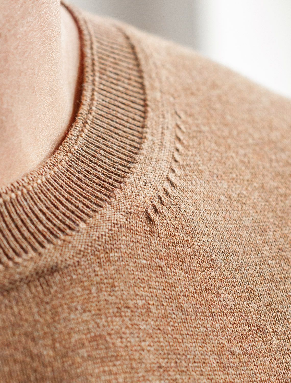 картинка Джемпер мужской коричневый меланж магазин Одежда+ являющийся официальным дистрибьютором в России 