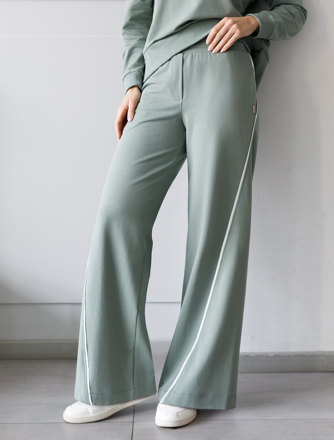 картинка Брюки женские св.оливковый от магазина Одежда+