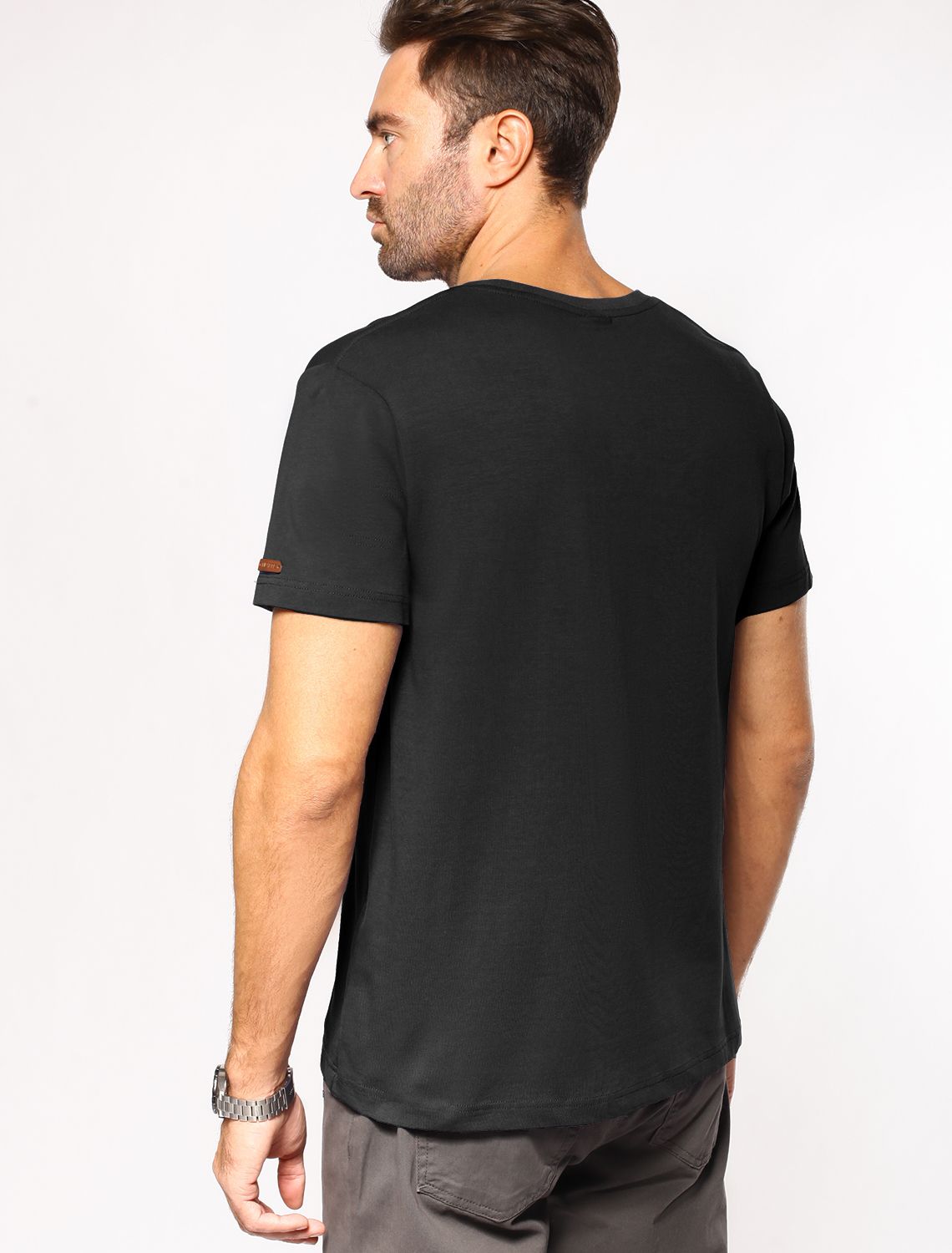 картинка Футболка мужская черный_explore от магазина Одежда+