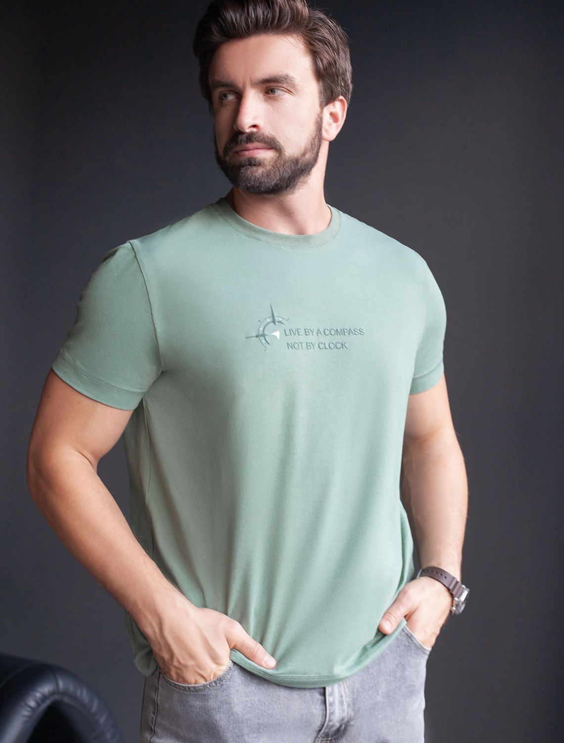 картинка Футболка мужская св.оливковый_компас магазин Одежда+ являющийся официальным дистрибьютором в России 